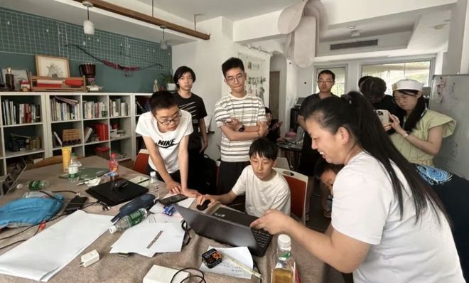 「传统教育」的船快沉了人们却还在挤「头等