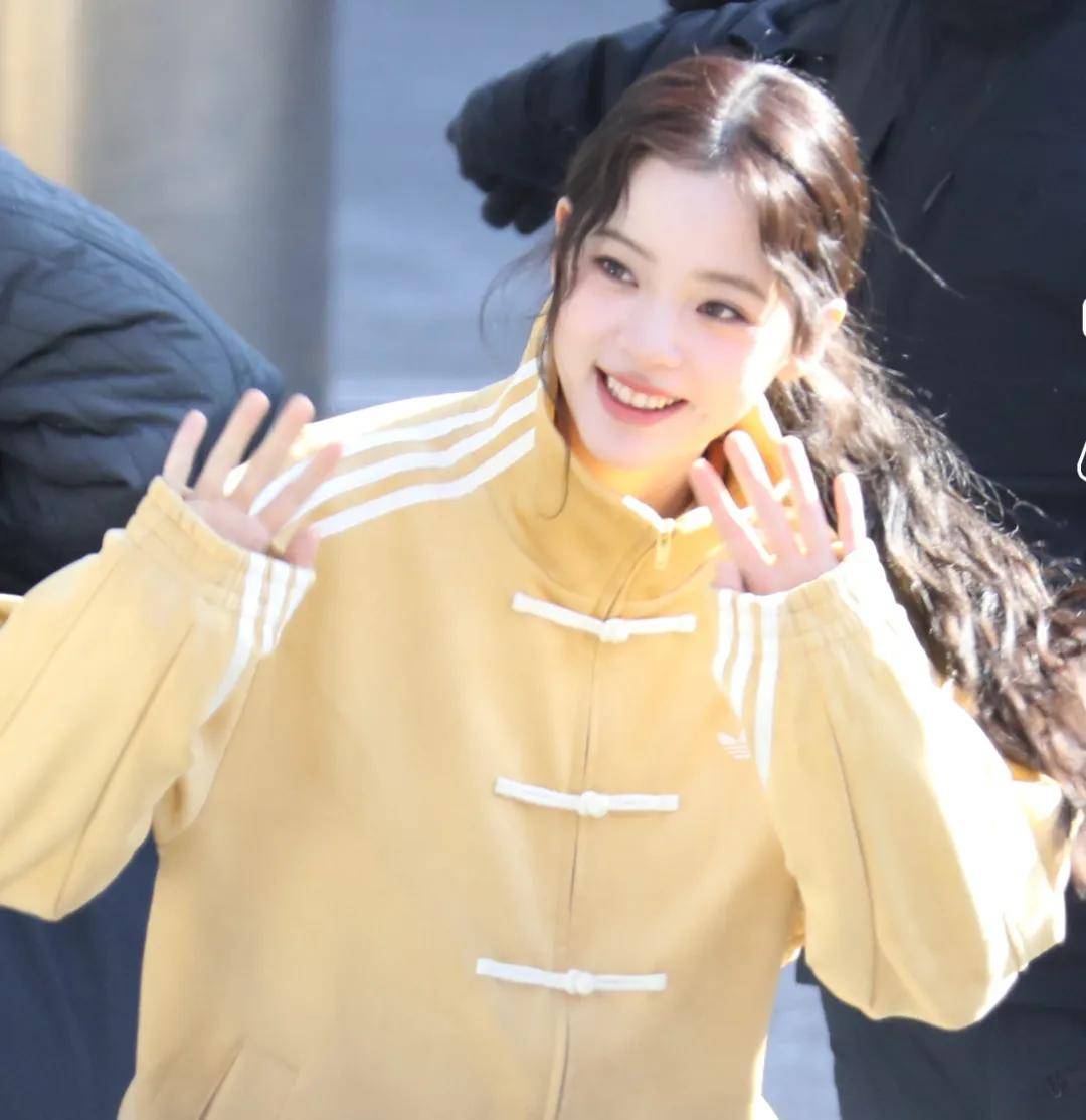 明星春晚联排素质全暴露！下车不随手关门助