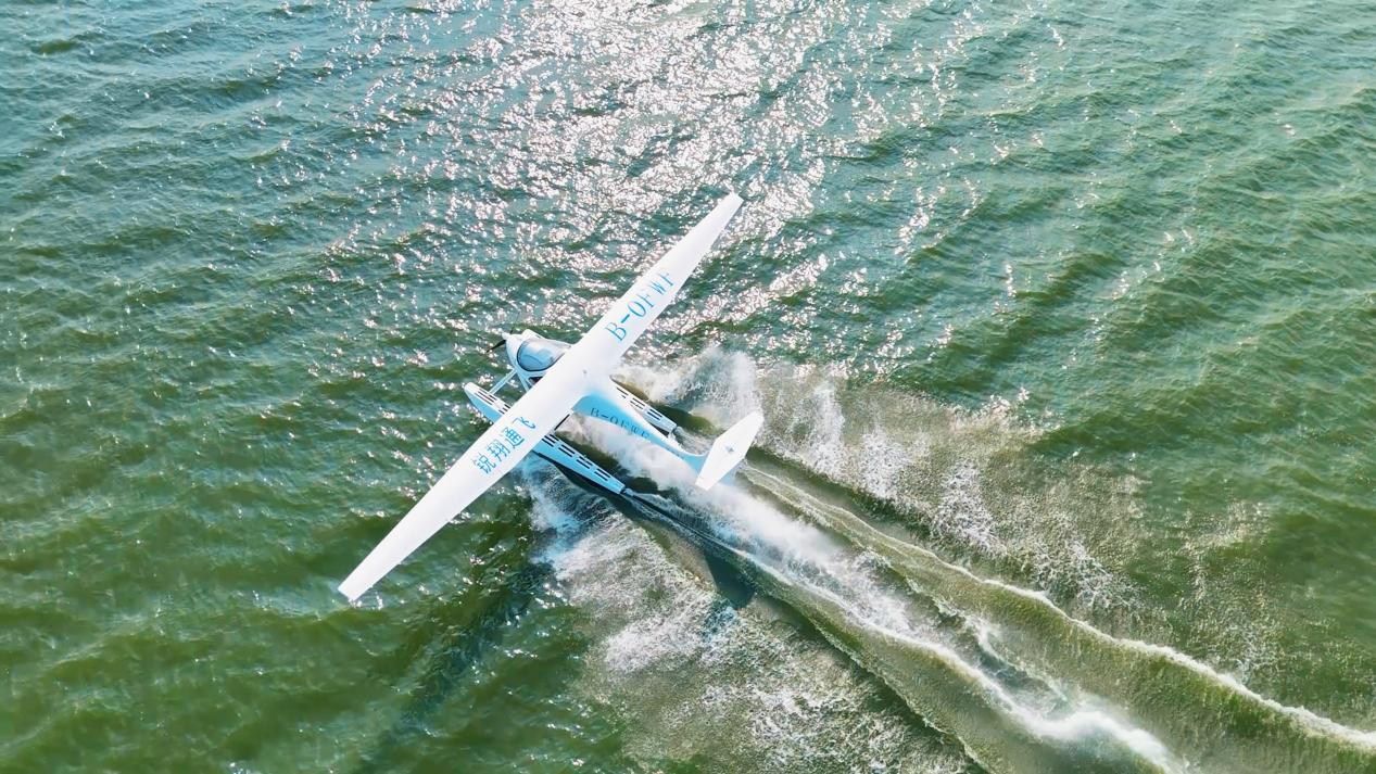 全球首款浮筒式双座水上电动飞机在沈阳法库